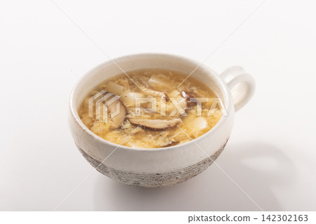 Chinese soup (shiitake mushrooms, tofu, egg) Chinese soup (shiitake mushrooms, tofu, egg) 142302163