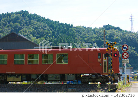 A local train running through the scorching heat A local train running through the scorching heat 142302736