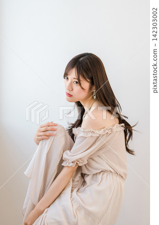 Elegant women's off-shoulder dress fashion Elegant women's off-shoulder dress fashion 142303002