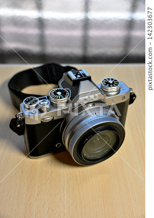 Classical design mirrorless camera Classical design mirrorless camera 142303677