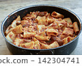 Baked pasta al forno in pan 142304741