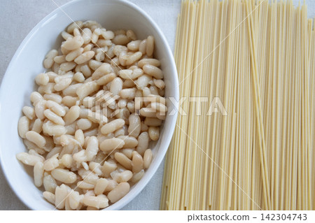 Beans and Spaghetti Ingredients Beans and Spaghetti Ingredients 142304743