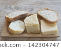 cheese assortment slices bread tray 142304747