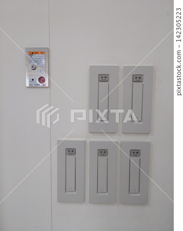 Smoke exhaust system activation switch and fire shutter control panel (vertical photo) Smoke exhaust system activation switch and fire shutter control panel (vertical photo) 142305223