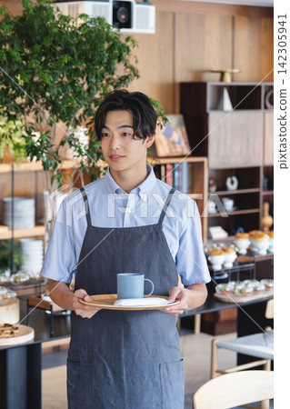 男咖啡館工作人員 142305941