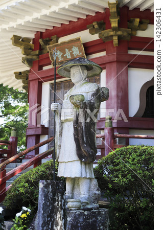 四國88寺巡禮第3號寺院:龜甲山釋迦院金禪寺,內有弘法大師的雕像和觀世音堂。 四國88寺巡禮第3號寺院:龜甲山釋迦院金禪寺,內有弘法大師的雕像和觀世音堂。 142306431