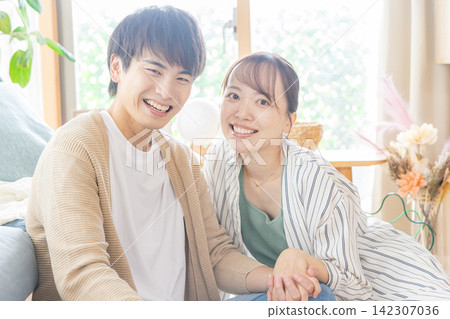 Couple in living room Couple in living room 142307036
