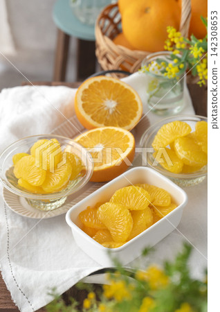 A refreshing table adorned with spring mimosa and juicy hassaku oranges. A refreshing table adorned with spring mimosa and juicy hassaku oranges. 142308653