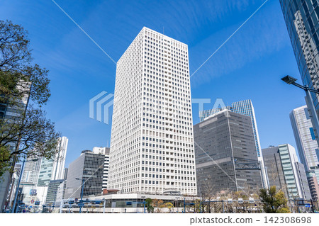 大阪站前3號(大阪站前樓),與JR東西線北新地站直接相連。商業綜合用途建築(辦公大樓),位於大阪市北區梅田。 大阪站前3號(大阪站前樓),與JR東西線北新地站直接相連。商業綜合用途建築(辦公大樓),位於大阪市北區梅田。 142308698