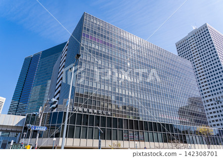 大阪站前2號大樓(大阪站前樓),與JR東西線北新地站直接相連。商業綜合用途建築(辦公大樓),位於大阪市北區梅田。 大阪站前2號大樓(大阪站前樓),與JR東西線北新地站直接相連。商業綜合用途建築(辦公大樓),位於大阪市北區梅田。 142308701