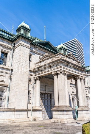 大阪中之島:日本銀行(舊大阪分行大樓),一座由辰野金吾設計的歷史悠久的銀行大樓,仿照比利時國家銀行而建。 大阪中之島:日本銀行(舊大阪分行大樓),一座由辰野金吾設計的歷史悠久的銀行大樓,仿照比利時國家銀行而建。 142308828