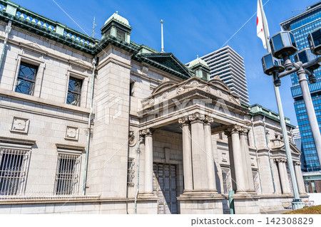 大阪中之島:日本銀行(舊大阪分行大樓),一座由辰野金吾設計的歷史悠久的銀行大樓,仿照比利時國家銀行而建。 大阪中之島:日本銀行(舊大阪分行大樓),一座由辰野金吾設計的歷史悠久的銀行大樓,仿照比利時國家銀行而建。 142308829