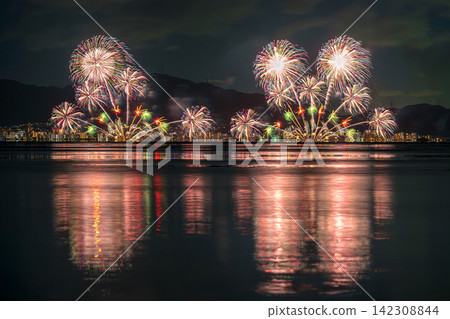 Lake Biwa Fireworks Festival and reflections on the lake surface Lake Biwa Fireworks Festival and reflections on the lake surface 142308844