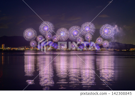 Lake Biwa Fireworks Festival and reflections on the lake surface Lake Biwa Fireworks Festival and reflections on the lake surface 142308845