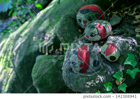 Cat sculptures in Cat Alley Cat sculptures in Cat Alley 142308941