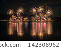 Lake Biwa Fireworks Festival and reflections on the lake surface 142308962