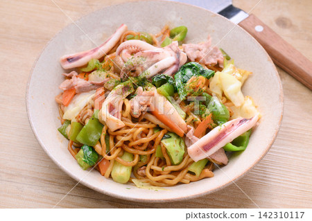 Note: The steam is artificially created. Special Sauce Yakisoba Note: The steam is artificially created. Special Sauce Yakisoba 142310117