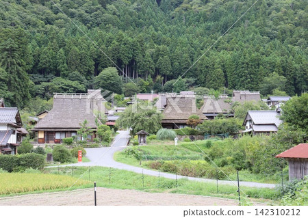 Fresh green scenery of the thatched-roof village in Miyama, Kyoto Prefecture Fresh green scenery of the thatched-roof village in Miyama, Kyoto Prefecture 142310212