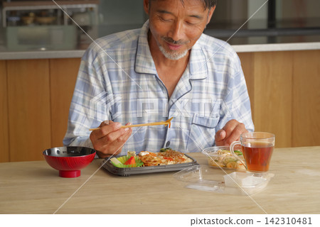 Middle-aged men with unhealthy eating habits Middle-aged men with unhealthy eating habits 142310481