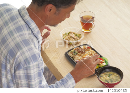 Middle-aged men with unhealthy eating habits Middle-aged men with unhealthy eating habits 142310485