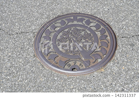 Manhole cover in Maibara City, Shiga Prefecture Manhole cover in Maibara City, Shiga Prefecture 142311337