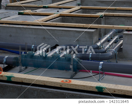 建築工地管道鋪設及建築設備安裝。 建築工地管道鋪設及建築設備安裝。 142311645
