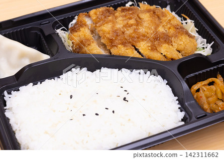 Delicious pork cutlet bento Delicious pork cutlet bento 142311662