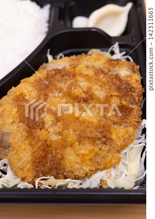 Delicious pork cutlet bento Delicious pork cutlet bento 142311665