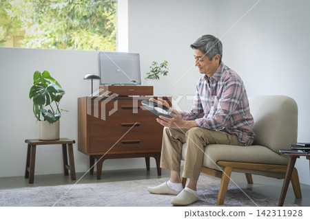 一位六十多歲的男子保持著一項紀錄 一位六十多歲的男子保持著一項紀錄 142311928