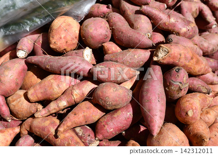 Sweet potato root vegetable market produce Sweet potato root vegetable market produce 142312011