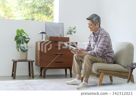 一位六十多歲的男子保持著一項紀錄 一位六十多歲的男子保持著一項紀錄 142312021