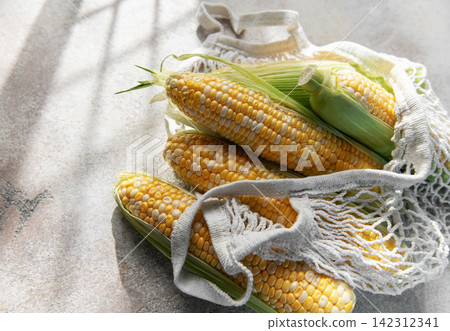 Fresh corn on the cob in eco friendly bag Fresh corn on the cob in eco friendly bag 142312341