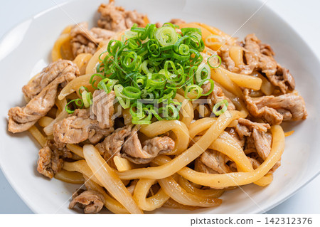 豬肉洋蔥炒烏龍麵 豬肉洋蔥炒烏龍麵 142312376