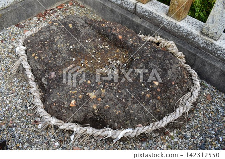 大石神社的女性石像,據說觸摸它可以帶來好運,保佑孕婦平安生產。 大石神社的女性石像,據說觸摸它可以帶來好運,保佑孕婦平安生產。 142312550