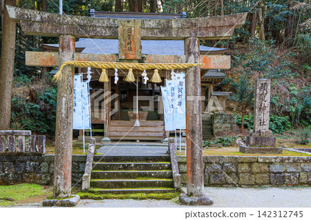 菅神社位於福岡縣鐮市上山田市的伊特比基神社內。 菅神社位於福岡縣鐮市上山田市的伊特比基神社內。 142312745