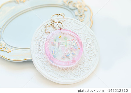 Handmade oil shaker keychain Handmade oil shaker keychain 142312810