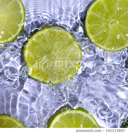 Fresh Lime Slices Floating in Clear Water, Top View Fresh Lime Slices Floating in Clear Water, Top View 142313607