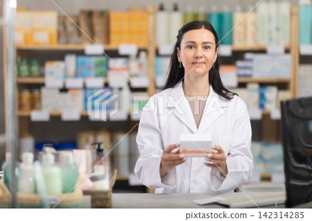 Woman pharmacist offers antiallergic pills Woman pharmacist offers antiallergic pills 142314285