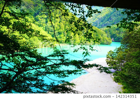 Toyama, Kurobe Gorge: Lake Unazuki, surrounded by lush greenery and emerald green waters. Toyama, Kurobe Gorge: Lake Unazuki, surrounded by lush greenery and emerald green waters. 142314351