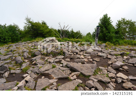 Ikenotaira Marshland, Hill Above the Clouds Ikenotaira Marshland, Hill Above the Clouds 142315191