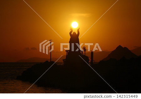 Seaside town of Turgutreis and spectacular sunsets Seaside town of Turgutreis and spectacular sunsets 142315449