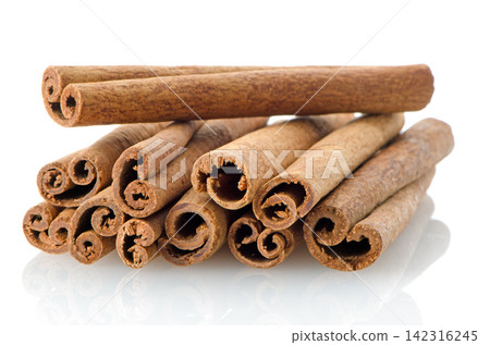 Cinnamon sticks Cinnamon sticks 142316245