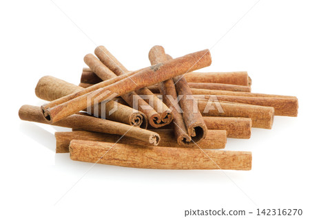 Cinnamon sticks 142316270