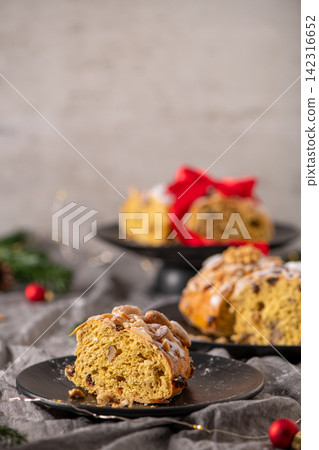 Bolo Rainha Festive Display Bolo Rainha Festive Display 142316652