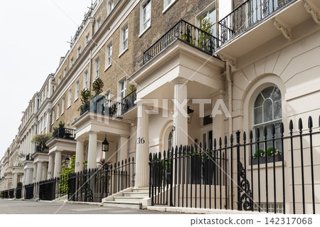 Georgian townhouse row exterior in London city Georgian townhouse row exterior in London city 142317068