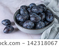 Fresh plums in a clay bowl. 142318067