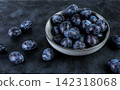 Fresh plums in a clay bowl. 142318068