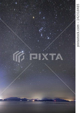 Seto Inland Sea's winter starry landscape Orion in the south Seto Inland Sea's winter starry landscape Orion in the south 142318485