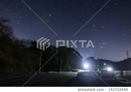 Winter starscape in Setouchi, the rising Big Dipper Winter starscape in Setouchi, the rising Big Dipper 142318488