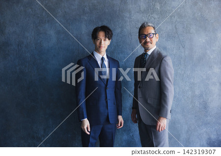 Smiling businessmen standing side by side Smiling businessmen standing side by side 142319307